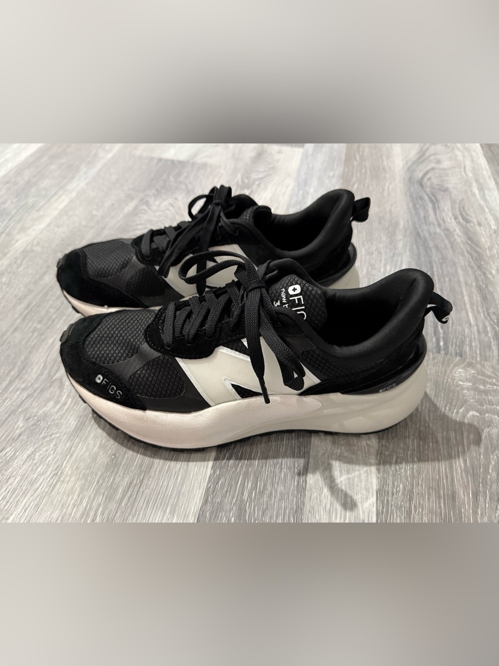 FIGS New Balance Unisex Athletic Sneakers Colorblock White/Black M7/W8.5